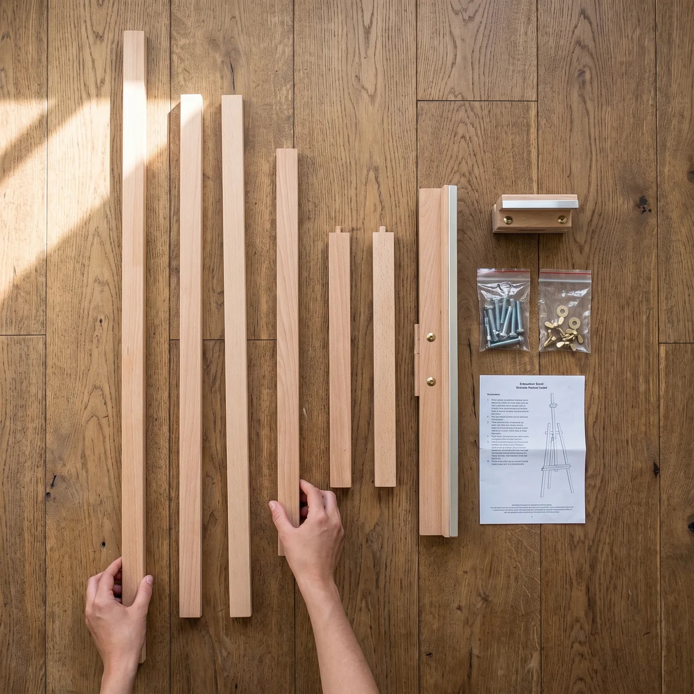 Auspacken der Teile der Atelierstaffelei MY HOME