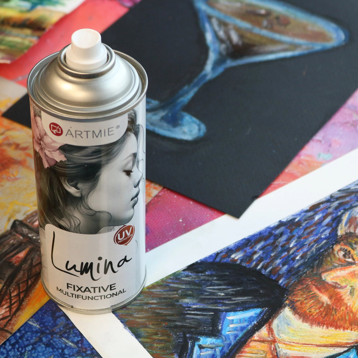 Fixativ-Spray ARTMIE Lumina auf farbigen Pastellzeichnungen