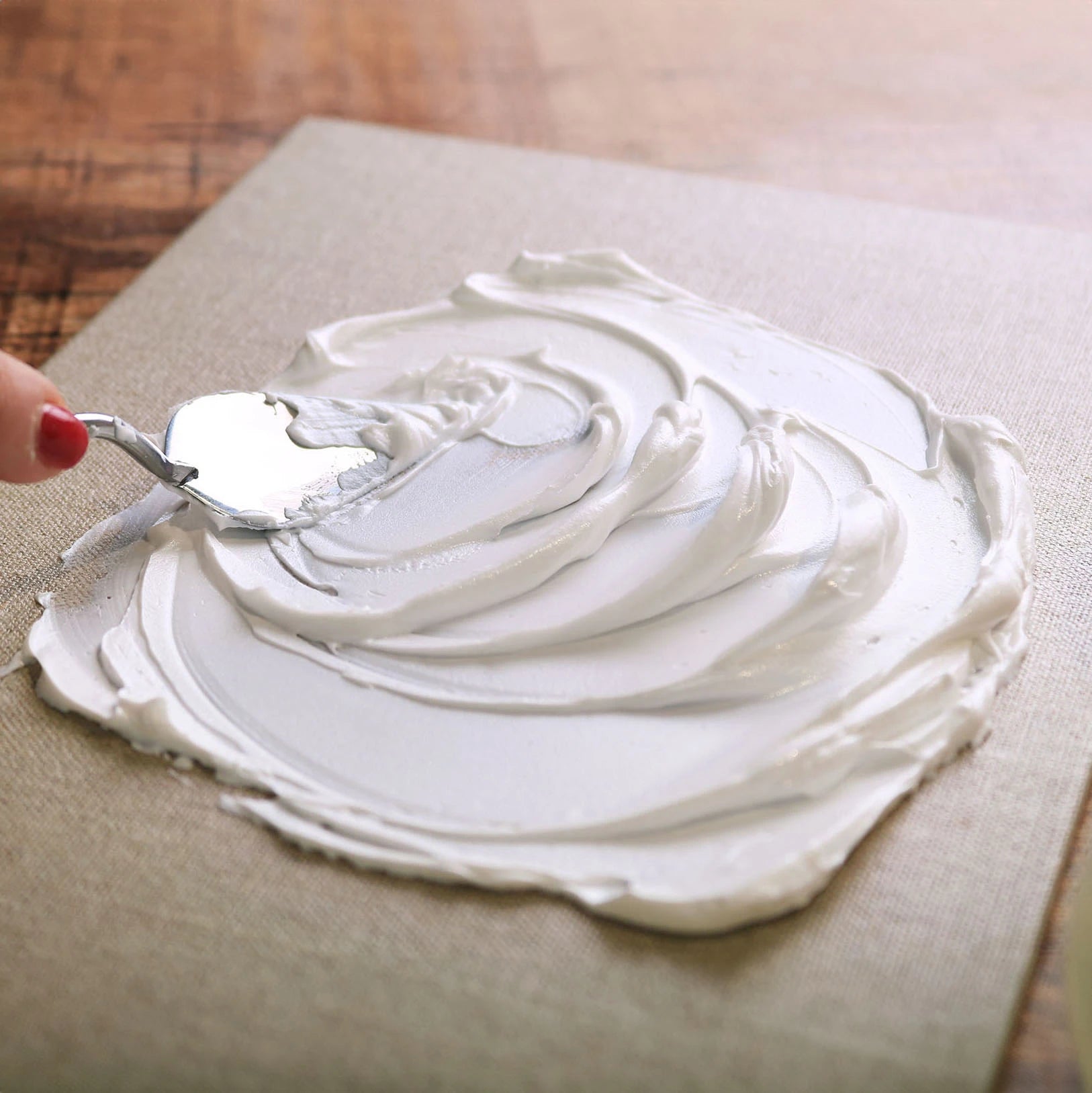 Reliefstruktur aus ARTMIE Butter Fine Strukturpaste auf Leinwand