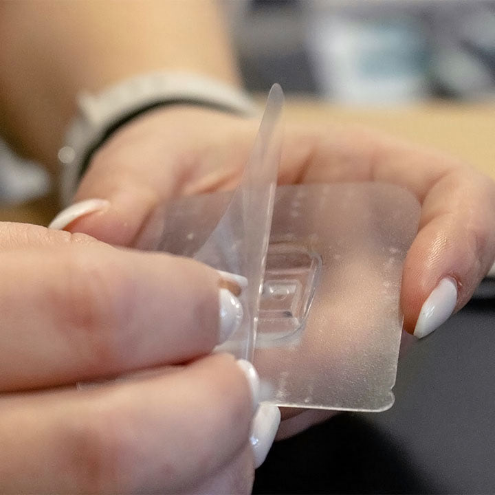 Doppelseitiger selbstklebender Haken zum Aufhängen — Bild 12