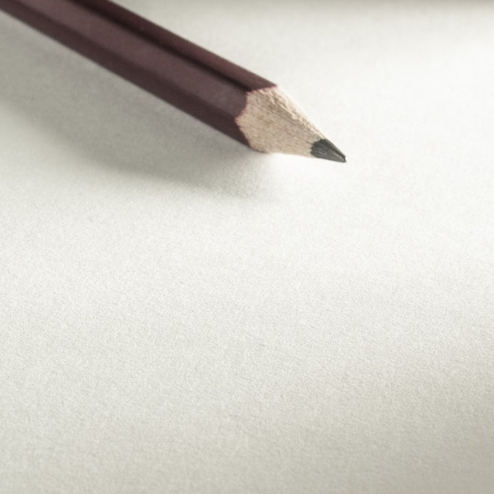 Hahnemühle Bamboo Sketch mit 30 Blatt in den Formaten A5, A4 und A3, aus 90 % Bambus- und 10 % Baumwollfasern.