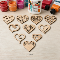 Holzstreuteile Herzen – 10er-Set, 2,5 - 2,8 cm